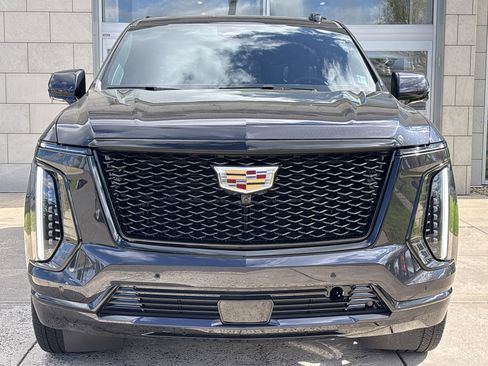 Used 2025 Cadillac Escalade Sport Platinum AWD/4WD image 14