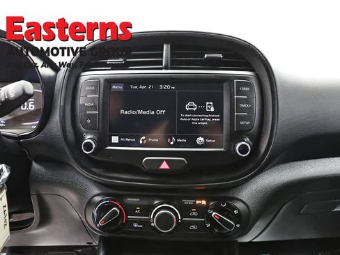 Used 2025 Kia Soul LX w/ LX Technology Package FWD image 12