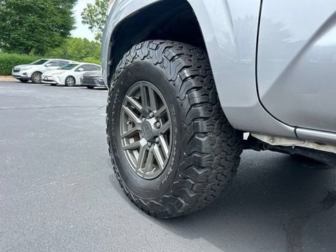 Used 2017 Toyota Tacoma SR RWD image 12