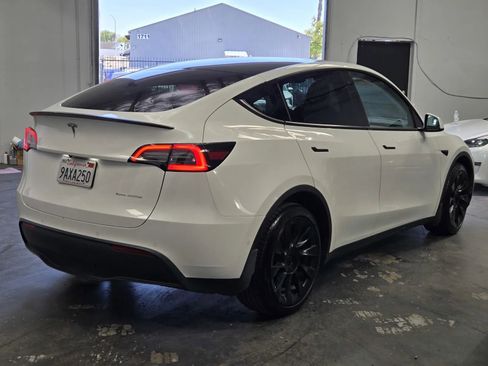 Used 2022 Tesla Model Y Long Range AWD/4WD image 4