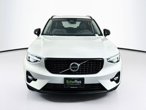 Used 2026 Volvo XC40 B5 Plus AWD/4WD image 2