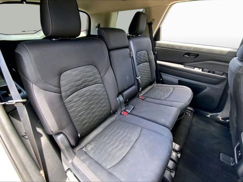 Used 2025 Nissan Pathfinder SV FWD image 18