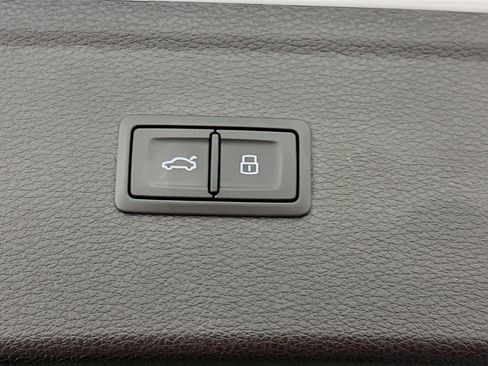 Used 2023 Audi Q5 2.0T Premium w/ Convenience Package AWD/4WD image 31