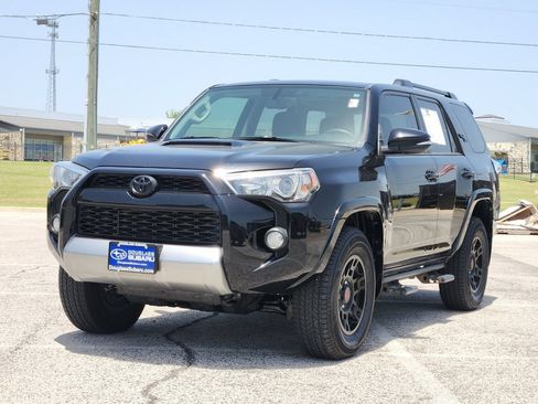 Used 2019 Toyota 4Runner TRD Off-Road Premium AWD/4WD image 2