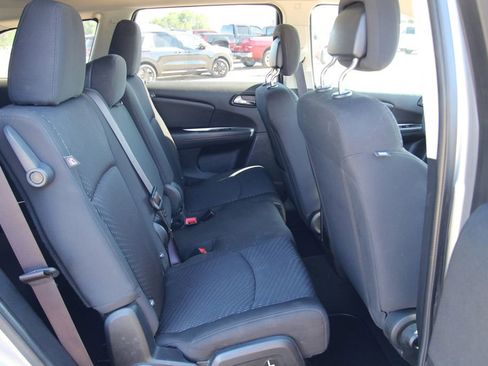 Used 2018 Dodge Journey SE FWD image 9