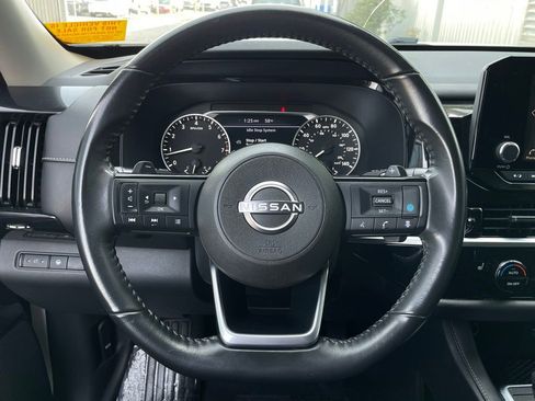 Used 2022 Nissan Pathfinder SV AWD/4WD image 15