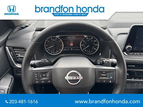 Used 2025 Nissan Rogue SV w/ SV Premium Package AWD/4WD image 16