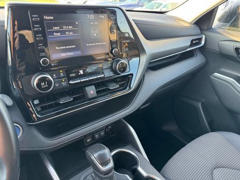 Used 2021 Toyota Highlander LE AWD/4WD image 11