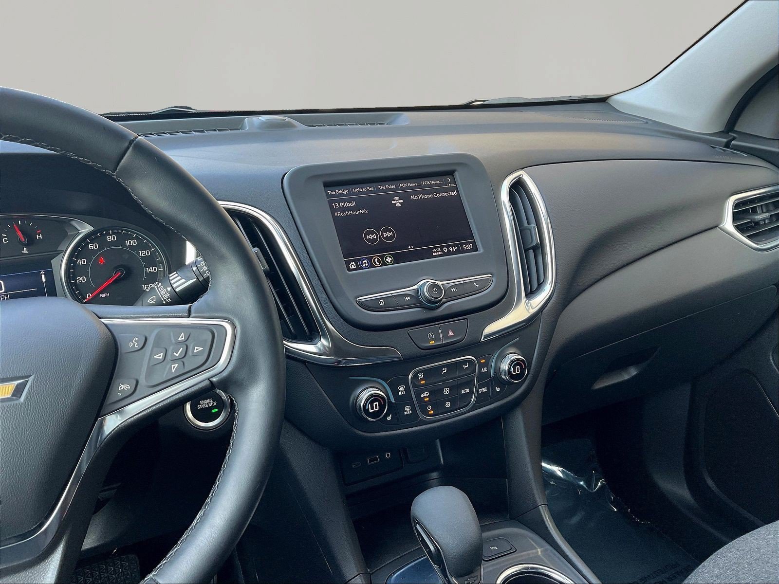 Used 2024 Chevrolet Equinox LT FWD image 9