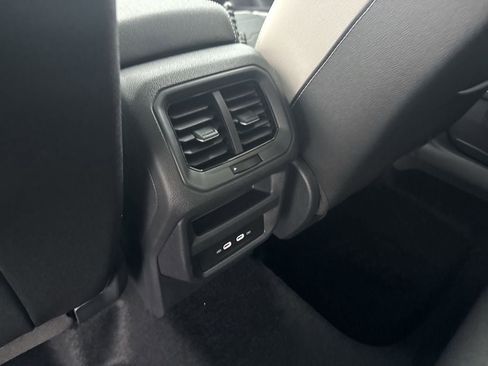 New 2026 Volkswagen Taos SE FWD image 29