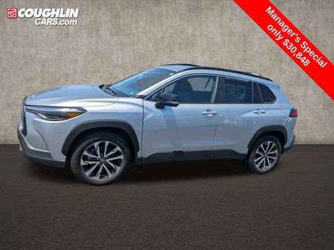 Used 2025 Toyota Corolla Cross XLE AWD/4WD image 4