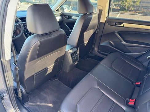 Used 2022 Volkswagen Passat 2.0T SE image 9