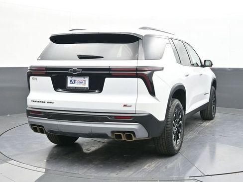 Used 2024 Chevrolet Traverse Z71 image 12