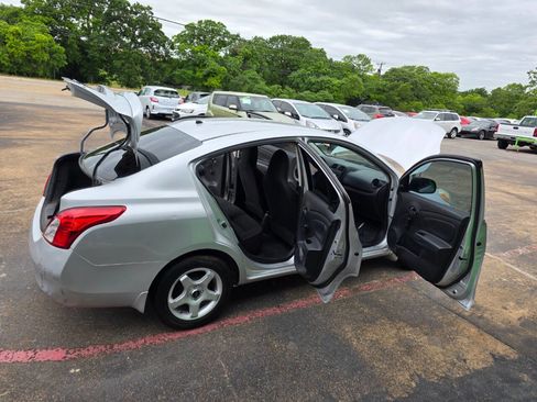 Used 2014 Nissan Versa S Plus image 40