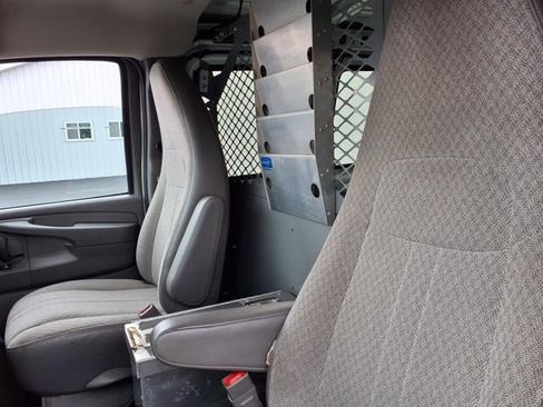 Used 2015 Chevrolet Express 2500 RWD image 15