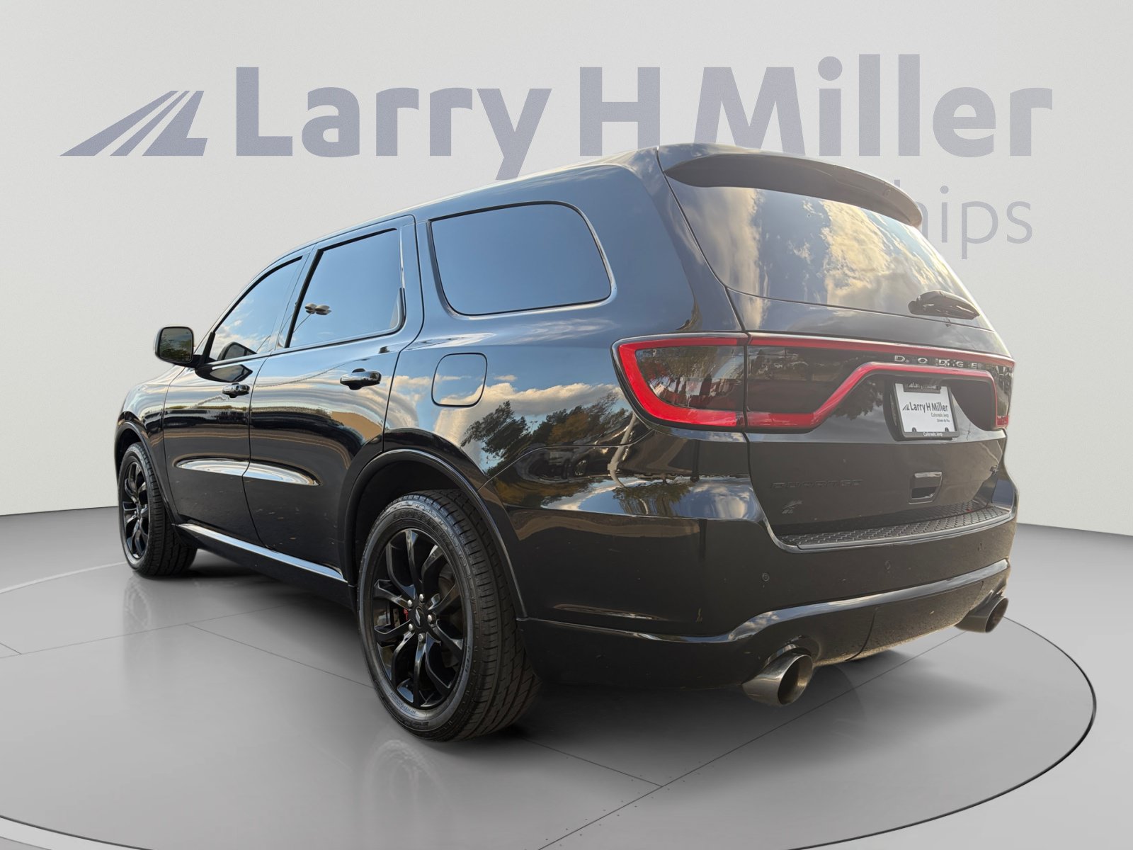 Used 2019 Dodge Durango R/T w/ Blacktop Package AWD/4WD image 3