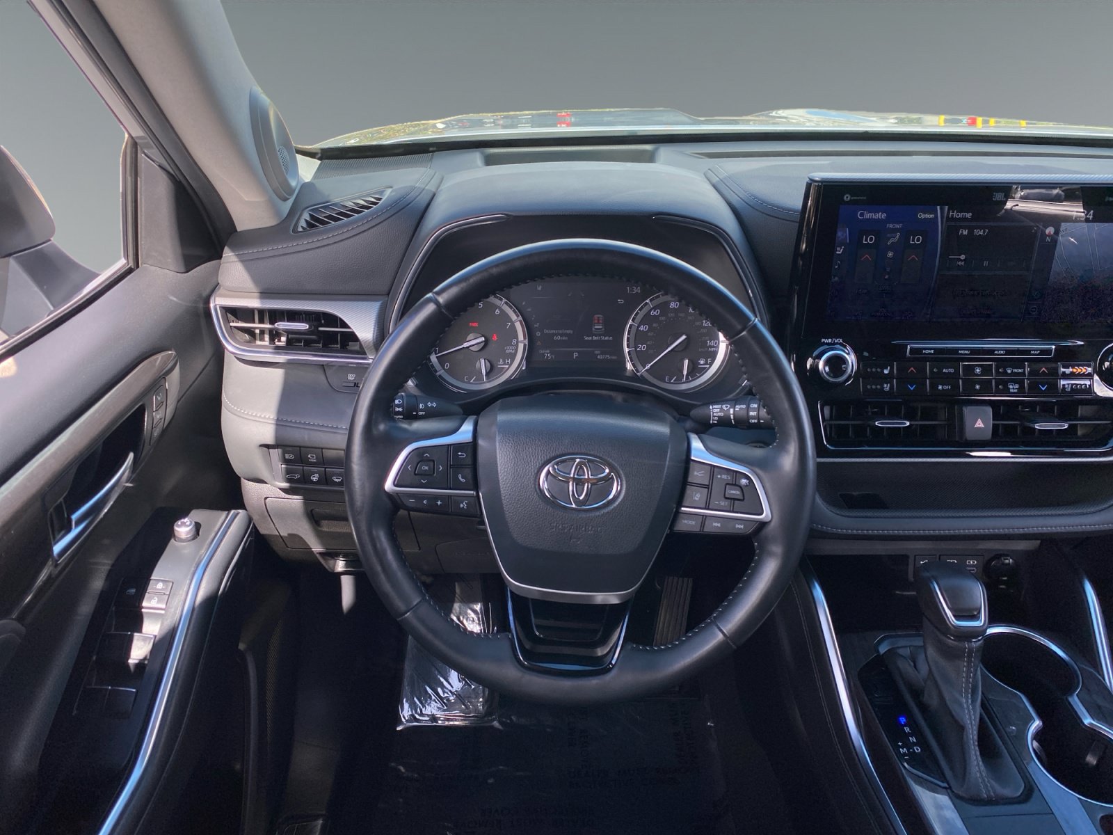 Used 2022 Toyota Highlander Platinum FWD image 12