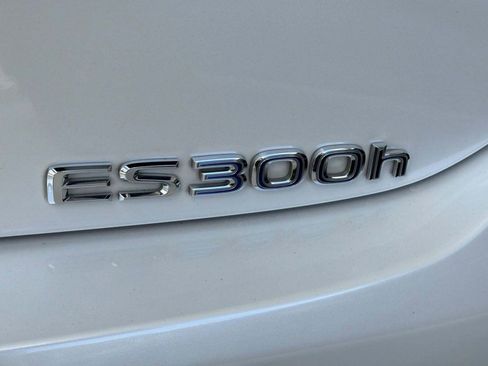 Used 2021 Lexus ES 300h w/ Accessory Package FWD image 33