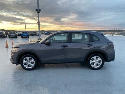 Certified 2023 Honda HR-V LX image 9