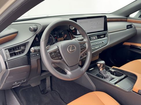 Used 2023 Lexus ES 300h w/ Premium Package FWD image 4