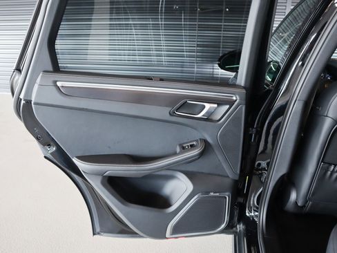 Used 2025 Porsche Macan GTS image 28