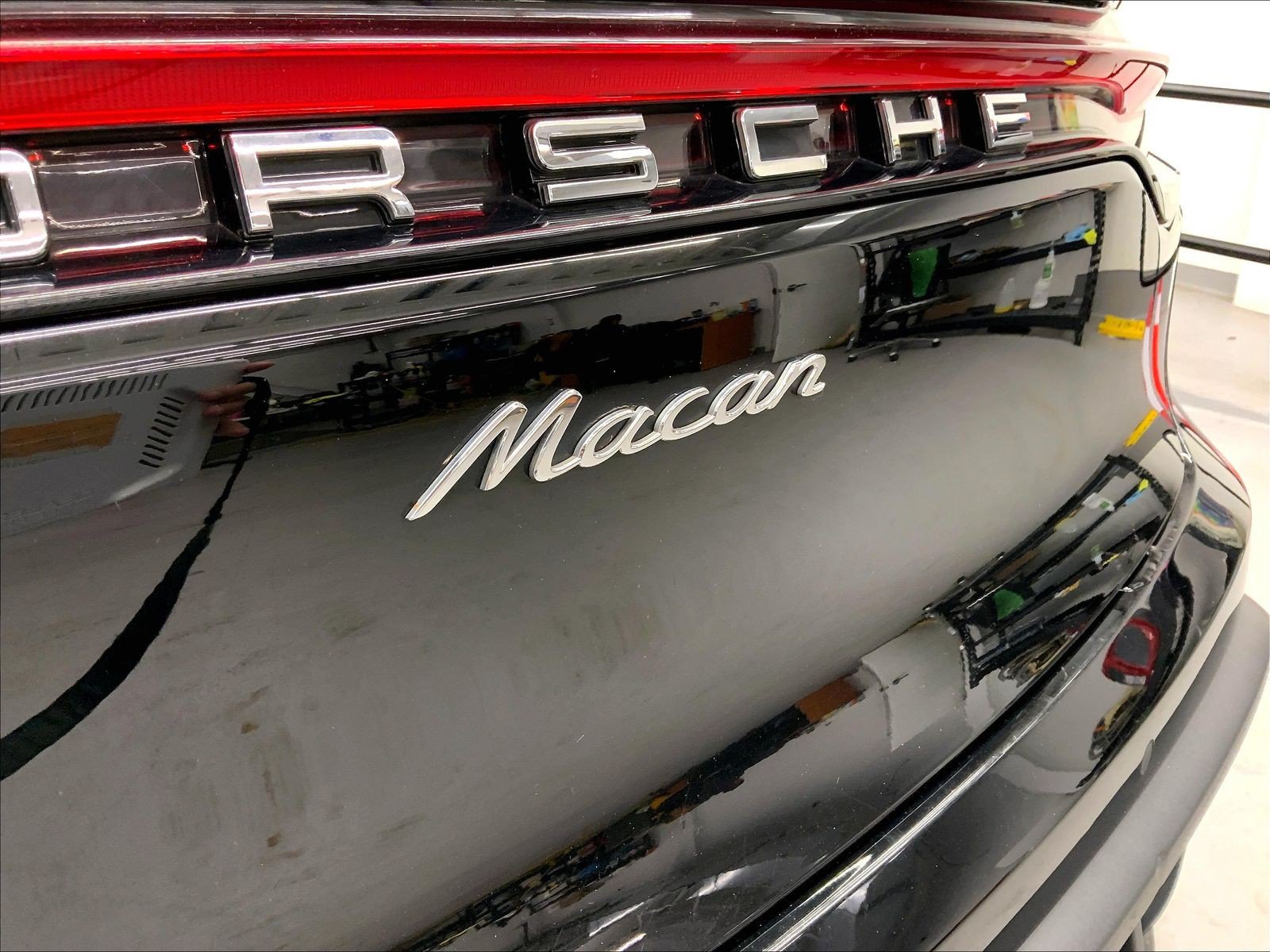 Certified 2023 Porsche Macan AWD/4WD image 20