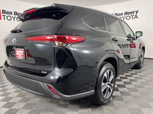 Certified 2023 Toyota Highlander XLE image 25