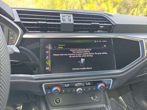 Certified 2025 Audi Q3 2.0T Premium Plus w/ Premium Plus Package image 24