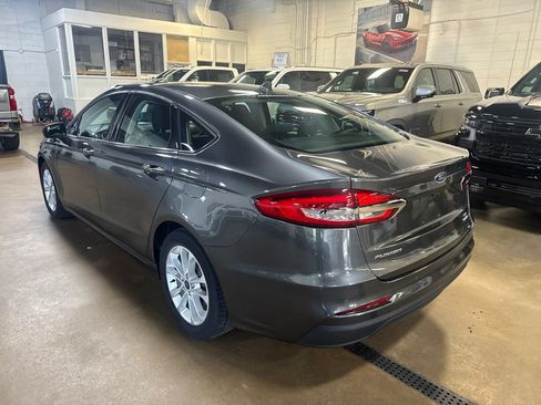 Used 2020 Ford Fusion SE FWD image 2