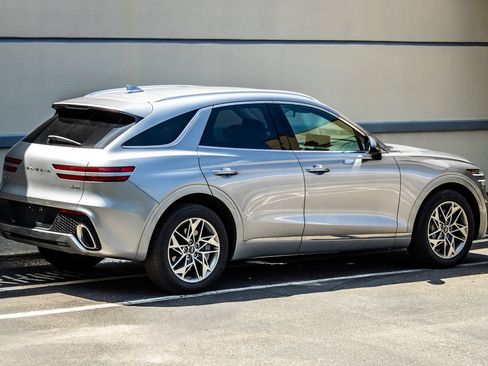 Used 2025 Genesis GV70 2.5T AWD/4WD image 8