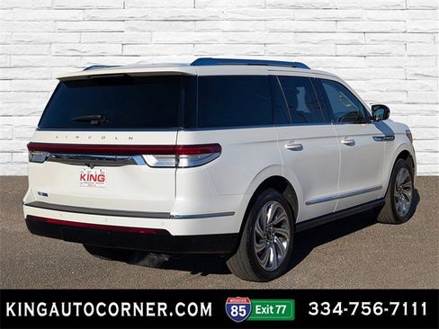 Used 2024 Lincoln Navigator Reserve image 5