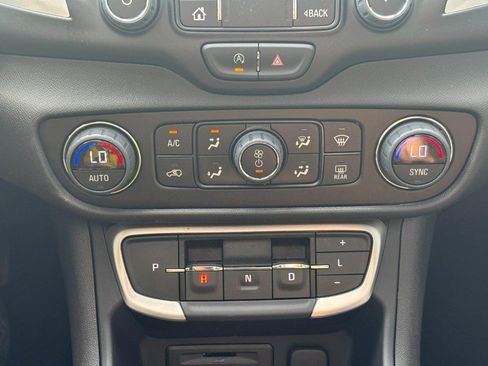 Certified 2024 GMC Terrain SLT w/ Tech Package image 23