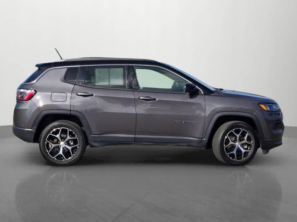 Used 2024 Jeep Compass Limited AWD/4WD image 7