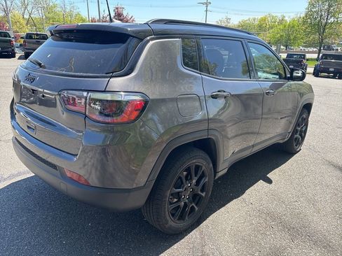 Used 2023 Jeep Compass Latitude w/ Sun and Sound Group AWD/4WD image 5