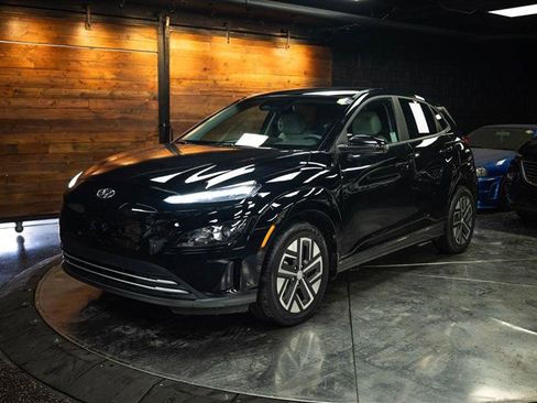 Used 2023 Hyundai Kona SE FWD image 2