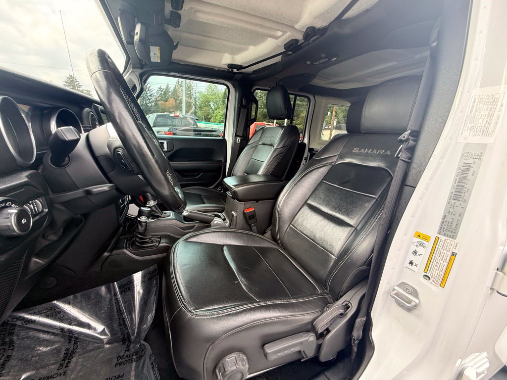 Used 2018 Jeep Wrangler Unlimited Sahara w/ Uconnect 4C Nav & Sound Group AWD/4WD image 16