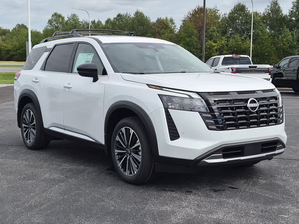 New 2026 Nissan Pathfinder Platinum FWD image 2