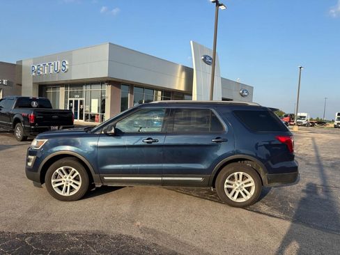 Used 2017 Ford Explorer XLT w/ Equipment Group 202A FWD image 2