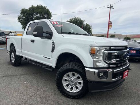 Used 2022 Ford F250 XLT w/ XLT Value Package AWD/4WD image 4