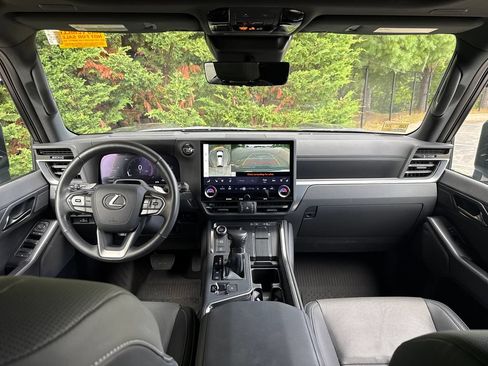 Used 2024 Lexus GX 550 w/ Accessory Package (Z1) AWD/4WD image 11