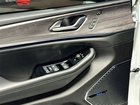 Used 2023 Jeep Grand Cherokee Overland w/ Advanced Protech Group III image 28