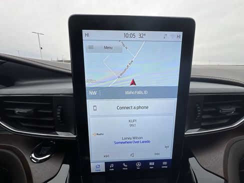 Used 2023 Ford Explorer King Ranch w/ Technology Package image 13