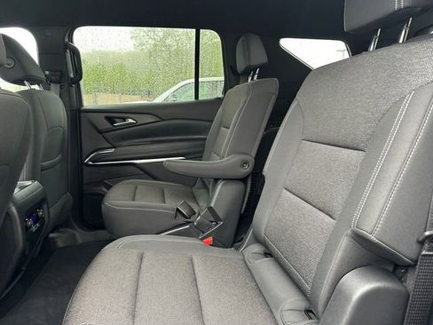 Used 2024 Chevrolet Traverse LT image 16