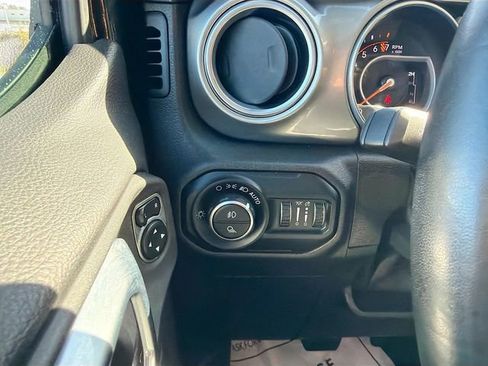 Used 2020 Jeep Gladiator Overland w/ Safety Group image 32