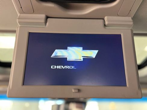 Used 2019 Chevrolet Suburban Premier w/ Premier Plus Edition AWD/4WD image 24