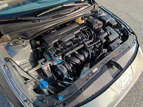 Used 2025 Hyundai Elantra Sport image 28