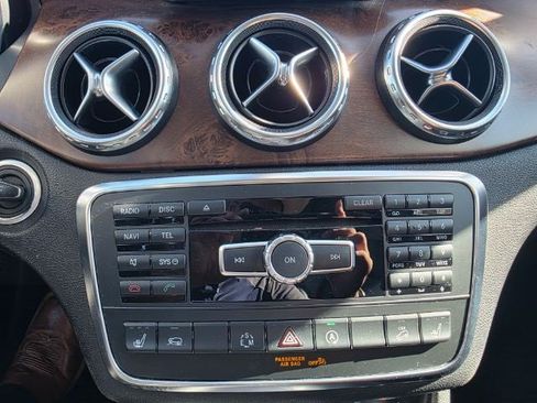 Used 2015 Mercedes-Benz GLA 250 4MATIC image 23