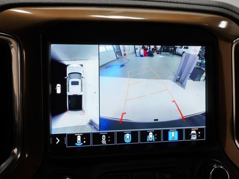 Used 2022 Chevrolet Silverado 1500 High Country w/ Technology Package image 32