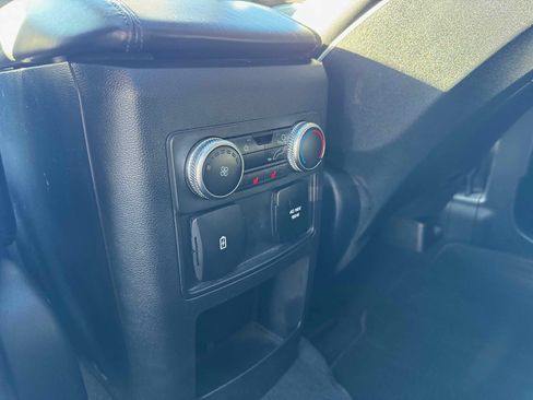 Certified 2020 Ford Explorer Platinum w/ Premium Technology Package image 30