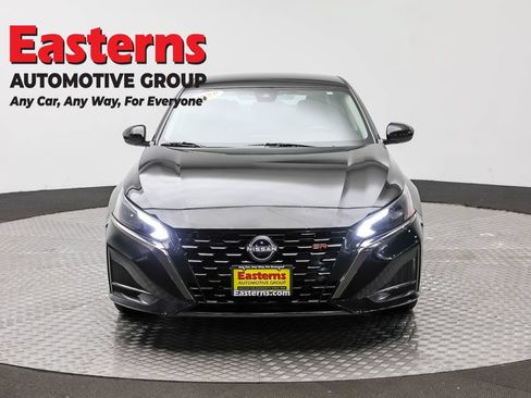 Used 2025 Nissan Altima 2.5 SR FWD image 2